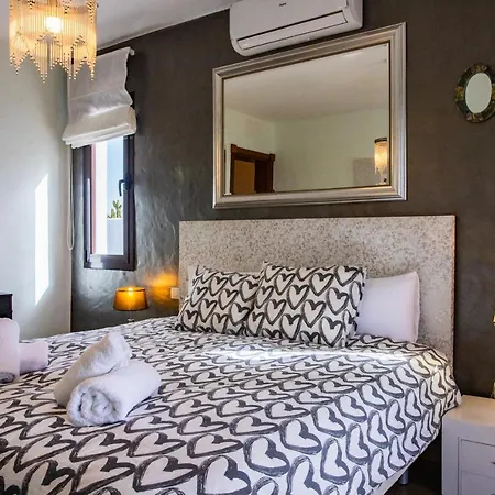 Villa Eslanzarote Longa, Super Wifi, Heated Pool, Sat Tv