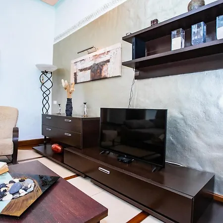 Villa Eslanzarote Longa, Super Wifi, Heated Pool, Sat Tv *