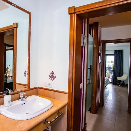 Villa Eslanzarote Longa, Super Wifi, Heated Pool, Sat Tv