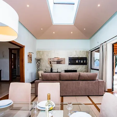 Villa Eslanzarote Longa, Super Wifi, Heated Pool, Sat Tv Yaiza