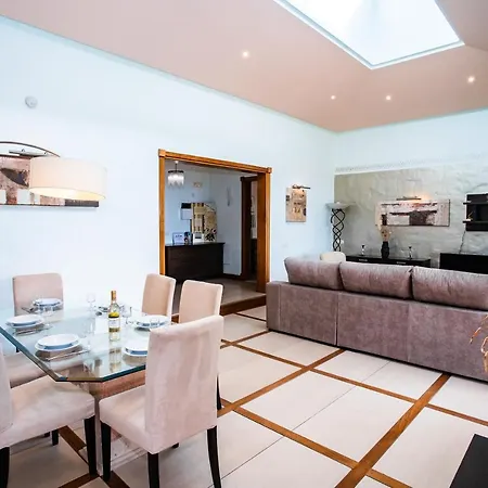 Villa Eslanzarote Longa, Super Wifi, Heated Pool, Sat Tv