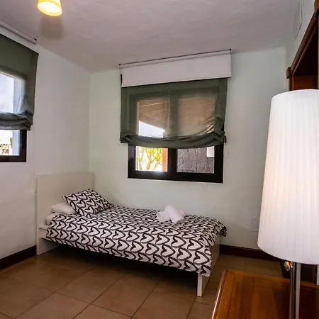 Villa Eslanzarote Longa, Super Wifi, Heated Pool, Sat Tv Yaiza