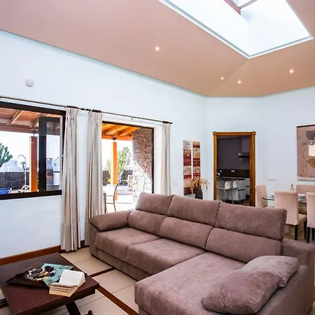 Eslanzarote Longa, Super Wifi, Heated Pool, Sat Tv