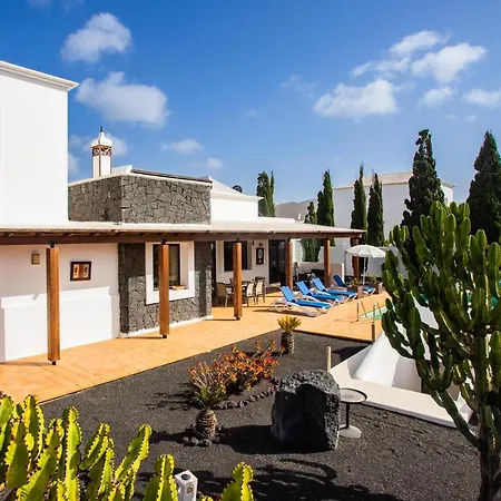 Villa Eslanzarote Longa, Super Wifi, Heated Pool, Sat Tv Yaiza