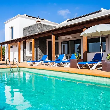Eslanzarote Longa, Super Wifi, Heated Pool, Sat Tv Villa