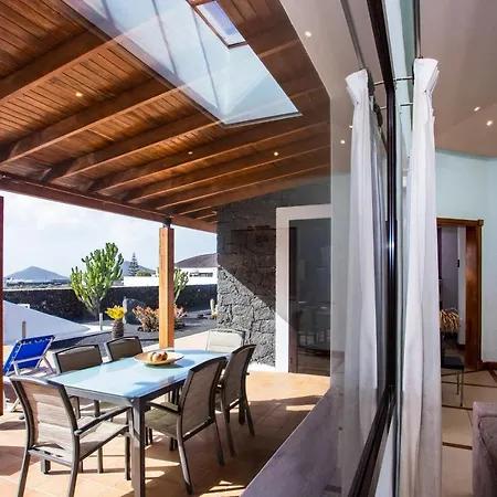 Eslanzarote Longa, Super Wifi, Heated Pool, Sat Tv Villa
