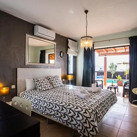 Eslanzarote Longa, Super Wifi, Heated Pool, Sat Tv